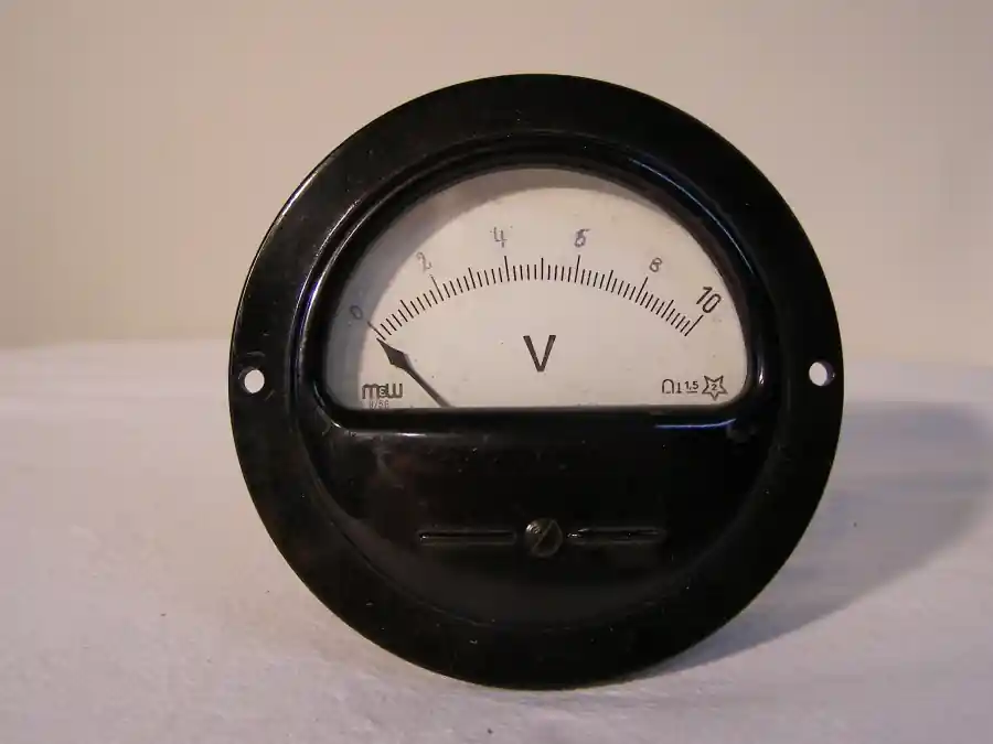 02036 M&W Analog-Einbaumessgerät Anzeigebereich 0....10V Abverkauf