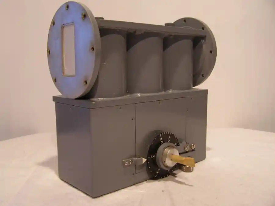 COLLINS RADIO Frequenzfilter 4,4....5,0 GHz Model 20C83300 Echt