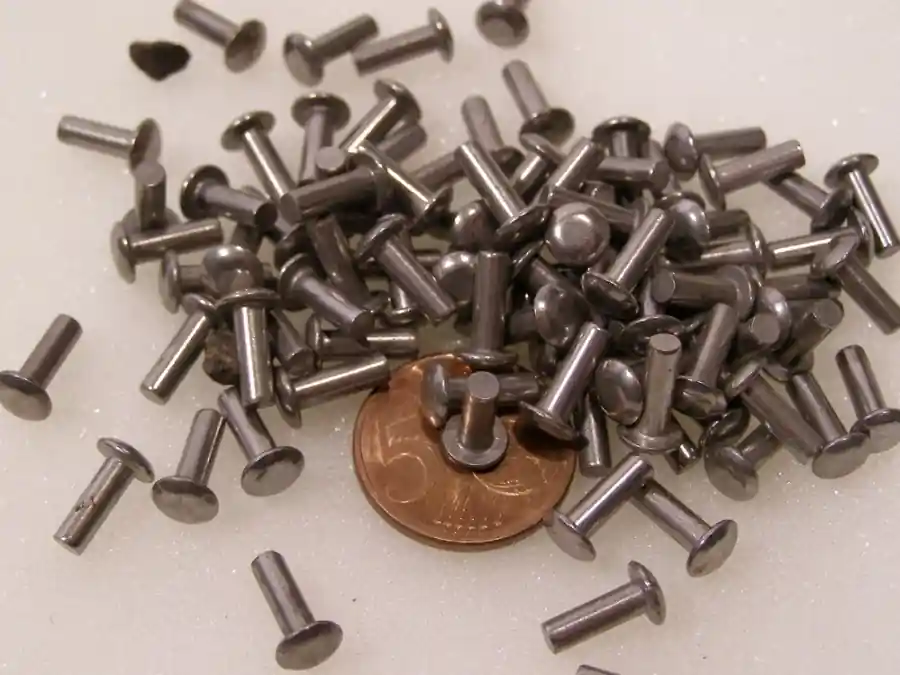 Ausverkauf Flugzeugbau Linsenkopf Nieten Aluminium L ca. 11,15 mm x D ca.3,15 mm (100 Stück)