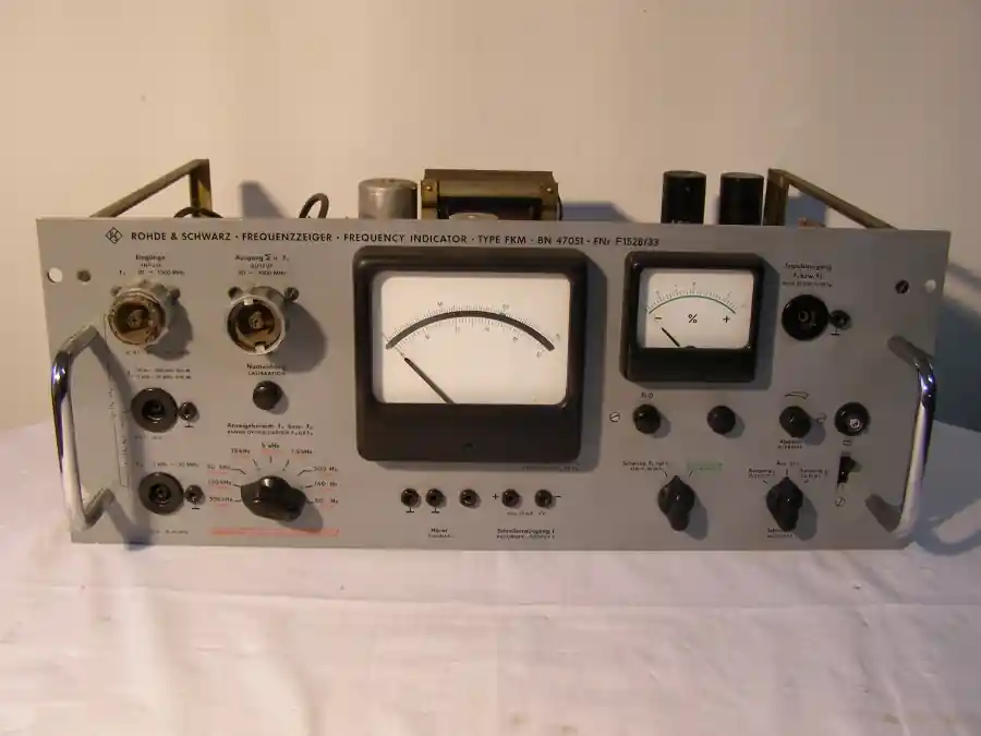 Angebot Rohde & Schwarz Einschub Frequenzzeiger Type FKM BN 47051 mit 5x Tube ECC8