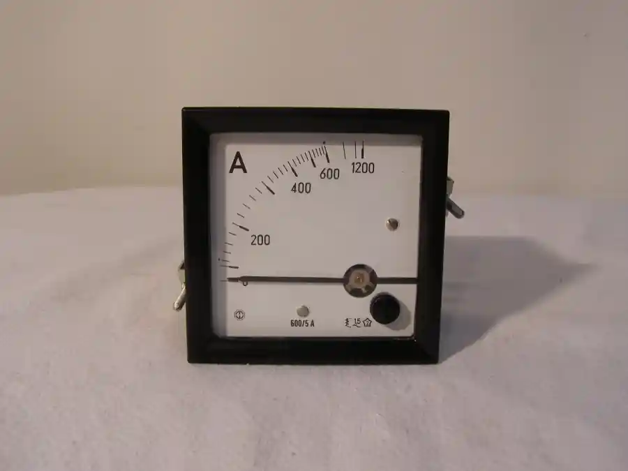 Amperemeter Analog-Einbaumessgerät Anzeigebereich 0....1200A Mega-Angebot