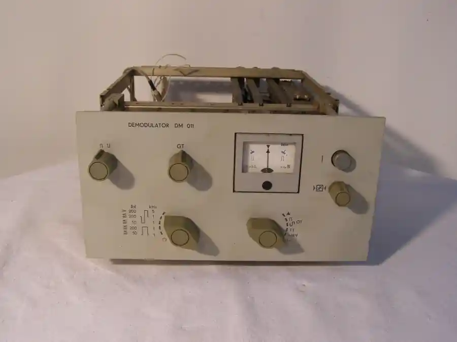 Neu Im Sortiment RFT F-Demodulator DM 011