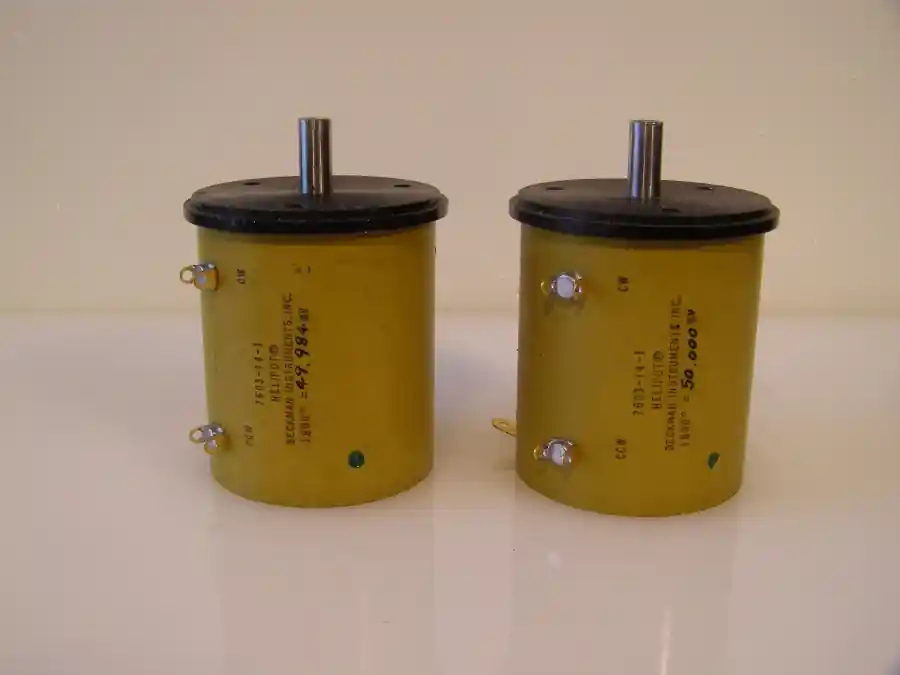 Helipot Präzisions-Potentiometer 10x 360°=49.984%V und 10x 360°=50.000%V Echt