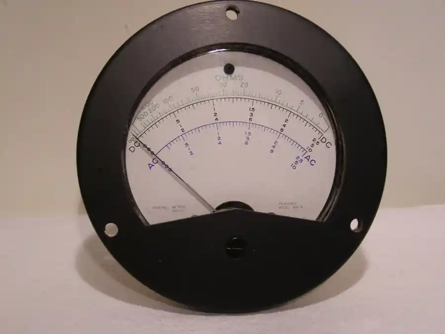 Knallerangebot General Meters Analog Einbauinstrument Ohm / DC / AC Model 400R