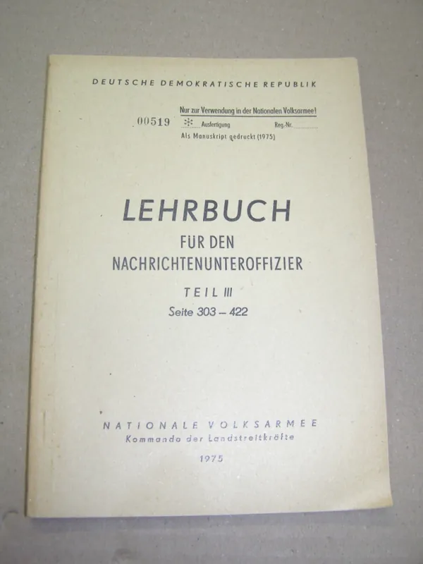 B.93 Original NVA/ DDR "Lehrbuch für den Nachrichtenunteroffizier, Teil 3", 1975, Seite 303-422 Sichere Zahlung