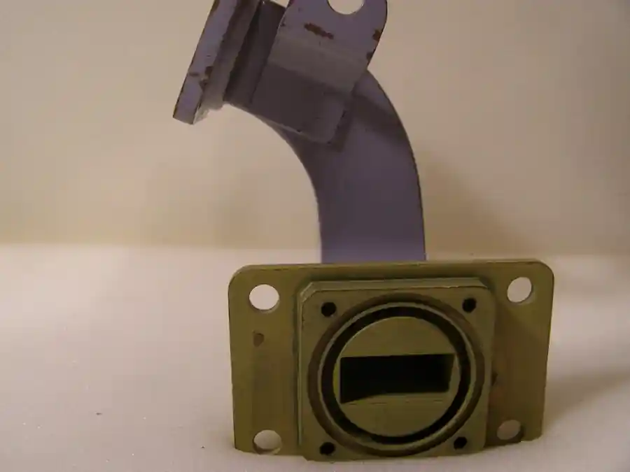 Nur Für Kurze Zeit Rechteckiger Hohlleiter Hochfrequenz Bauteil 90 Grad Winkel ca.B29mm x H13mm