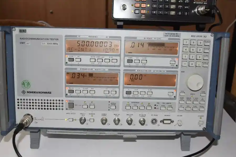 ROHDE & SCHWARZ CMT 42 RADIO COMMUNICATION TESTER / FUNKMESSPLATZ Markenware