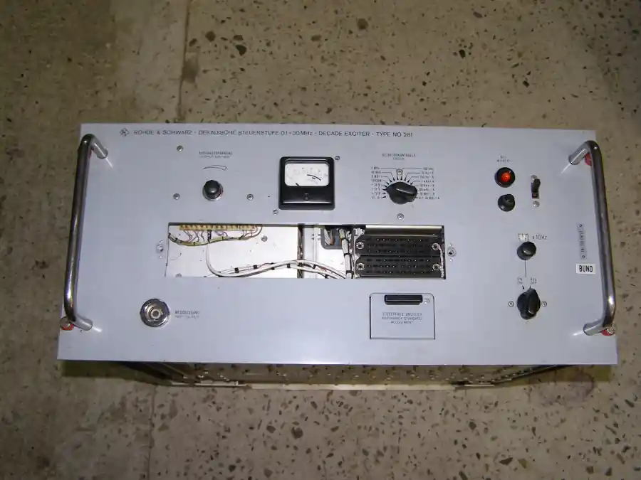 Angebot R&S Dekadische Steuerstufe 0,1-30 MHz als Ersatzteilträger