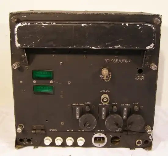 Sonderaktion RADAR RECEIVER-TRANSMITTER RT-198B/UPX-7 als Ersatzteilträger