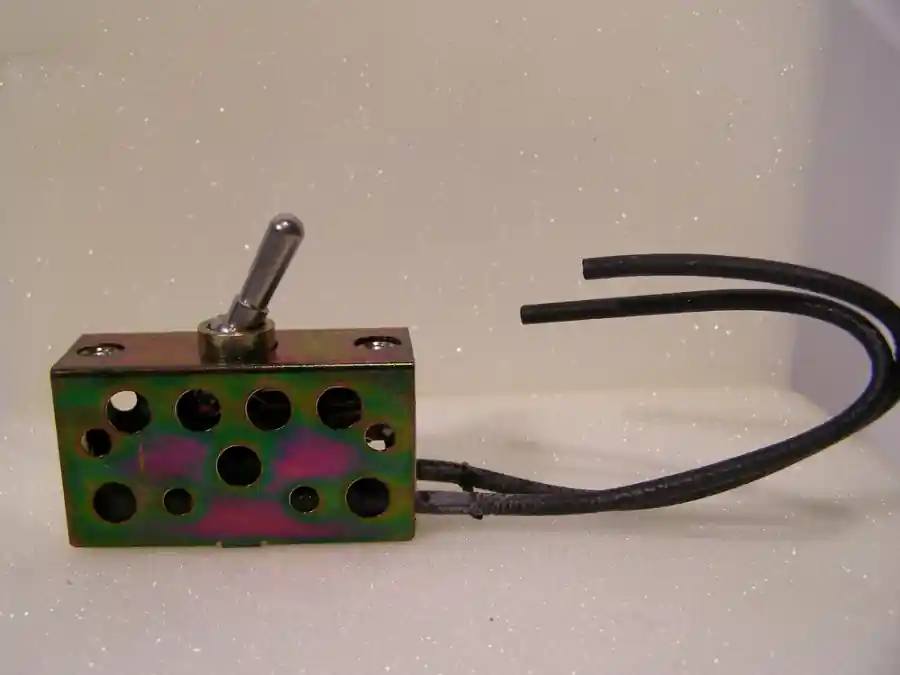 Robuster Kippschalter / Switch 250V 2,A Neuware ! Abverkauf