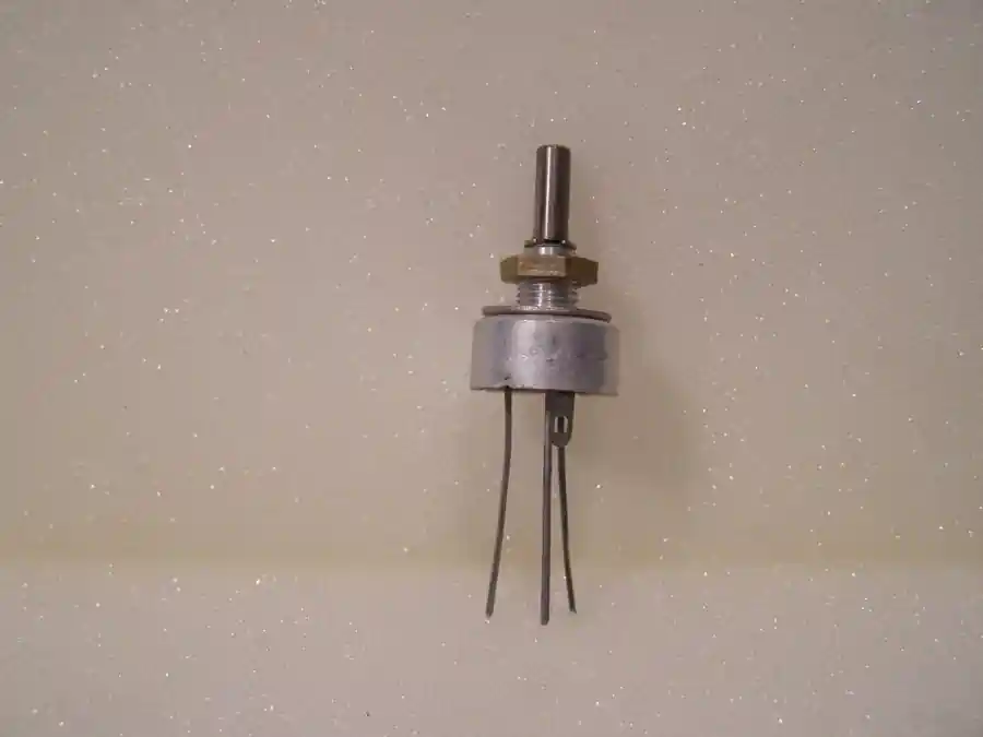 Markenprodukt RFT Potentiometer 25KΩ