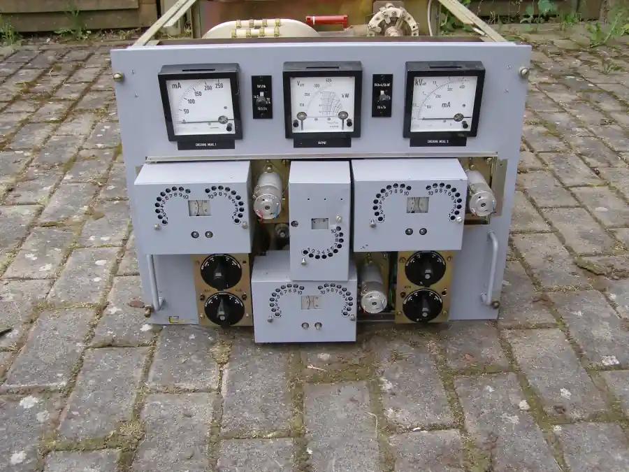 Must-Have Siemens Nachrichtensender 1 kW Endstufe im KW-Bereich als Ersatzteilträger