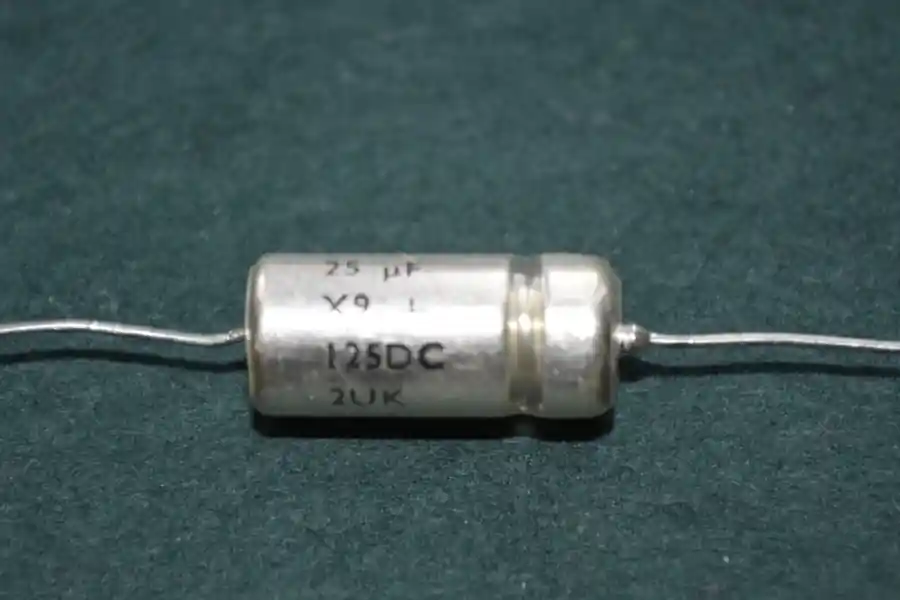 TANTAL KONDENSATOR 25 µF 125 V ( 10St) Echt
