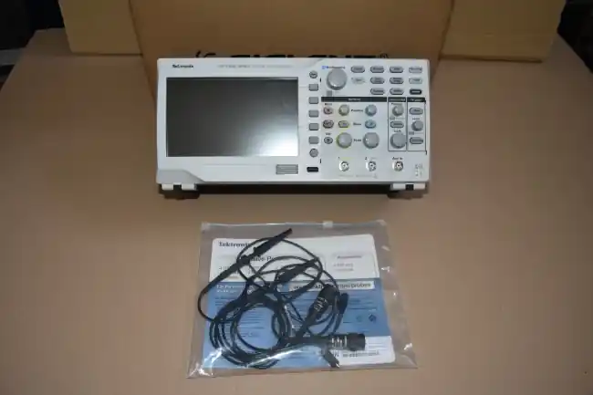 Tektronix TBS 1052 C DSO Oszilloskop inkl.2 Tektronix Tastköpfe 100 MHz Direktkauf