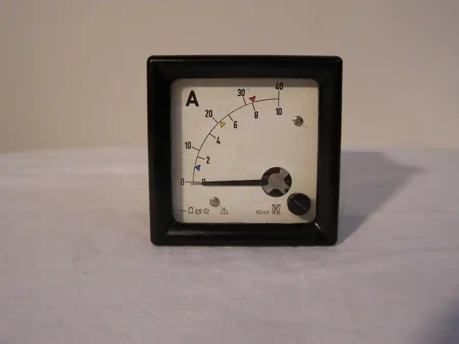 Aktuell TGL.008 Amperemeter Analog-Einbaumessgerät Anzeigebereich 0..40A