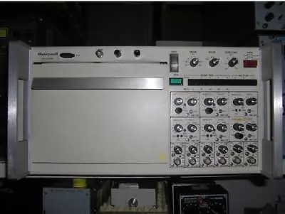 Billig Honeywell CRT Visocorder Model 1858 aus BW-Bestand