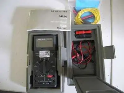Zertifiziert FLUKE 8025B Multimeter Profigerät