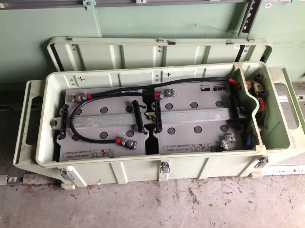 Original Batteriekasten incl. Batterien für Dornier-o. Zeppelinkabinen und Fahrzeuge Abverkauf