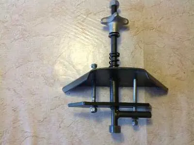 Original Halterung für Drehstuhl in Fahrzeugen o.Dornier-Kabinen Nur Für Kurze Zeit