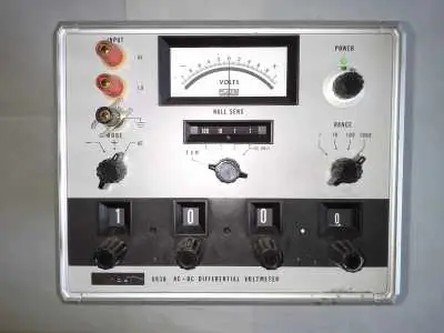 Neu Fluke 893A AC/DC Differential Volmeter 0,001-1100Vmax.
