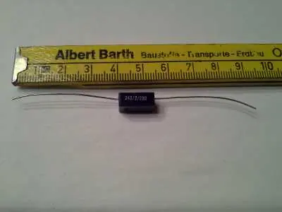 Finale Aktion 5 x Kondensator 240uF +-2% - 300V