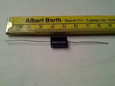 Sonderangebot 10 x Kondensator 250uF +-5% - 300V