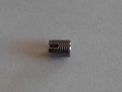 50 x Gewindeeinsatz mit Schlitz 5 x 6mm Abverkauf