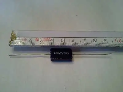 Neuheit 10 x Kondensator 560pF+-2%-300V