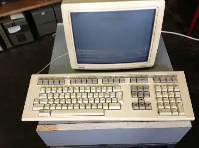 Kleinbildmonitor Digital VT320 mit Tastatur Cherry Model ML 4400 Neuheit