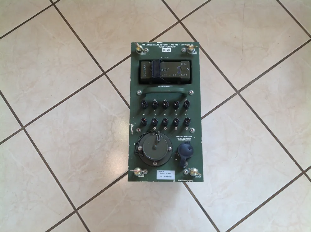 Rohde&Schwarz Fernmelde FM-Anschaltkasten MZ 015 Must-Have