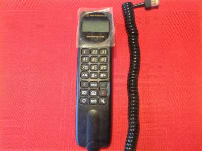 Schnäppchen Motorola International 2700 Model SCN2704B Autotelefon