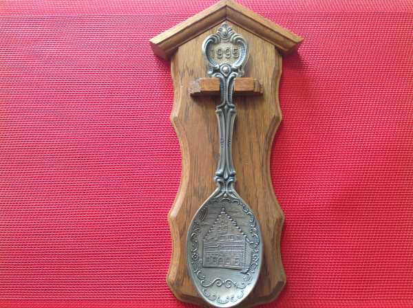 Zinngeschirr Jahreslöffel 1995 " mit Wandhalterung aus Holz" Schneller Versand