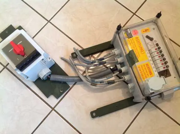 Jetzt Bestellen Verteiler 380/220 V und Hauptschalter