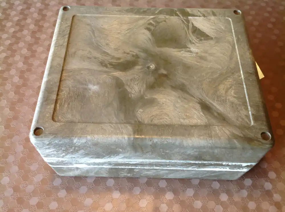 Letzte Chance GFK-Kiste mit Schaumstoffeinlage 32 x 26 x 16 cm