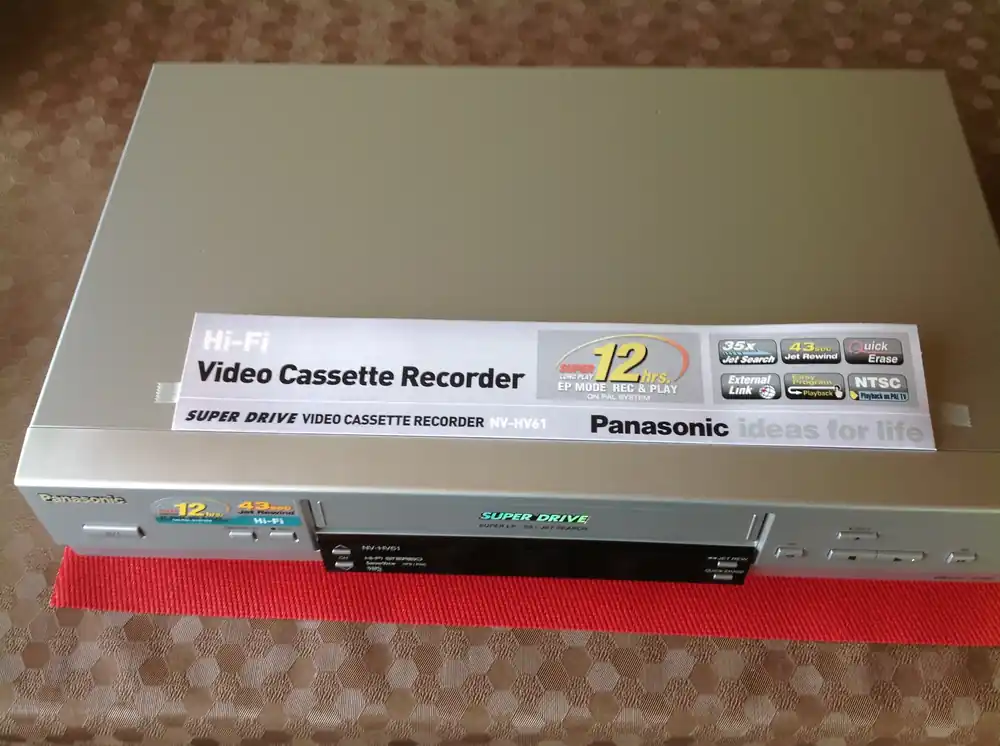 Finale Aktion Panasonic NV-HV 61 EG-K VHS-Videorecorder