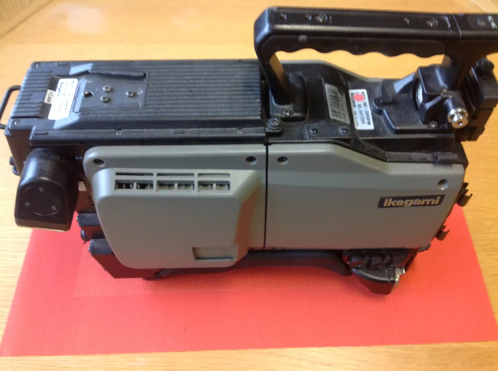 Letzte Chance Tragbare Studiokamera Ikegami Typ HK-399 ohne Objektiv