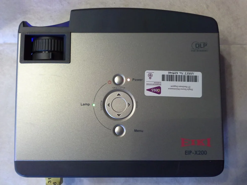 Top-Preis EIKI EIP-X200 DMD/DLP-Projektor, 1024 x 768 Pixel Auflösung XGA, 2000 ANSI-Lumen