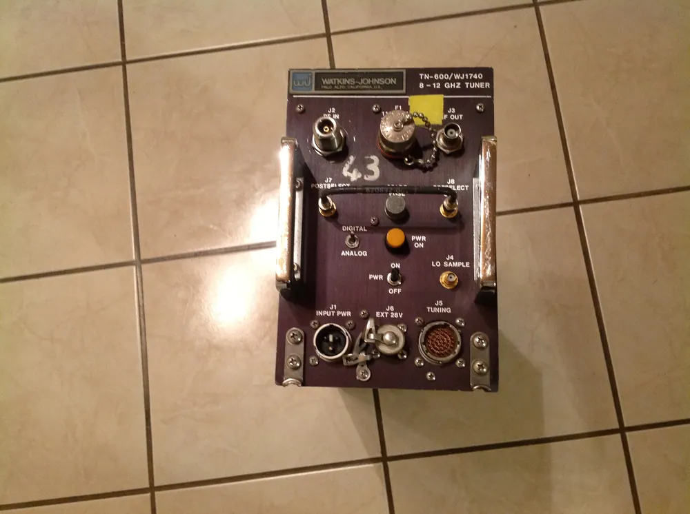 Watkins-Johnson Mod. WJ 1740 Typ TN 600 8 GHz - 12 GHz Antennen-Tuner/ Antennenabstimmgerät Preisknaller