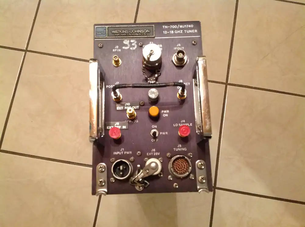 Schneller Versand Watkins-Johnson Mod. WJ 1740 Typ TN 700 12 GHz - 18 Ghz Antennen-Tuner/ Antennen-Abstimmgerät