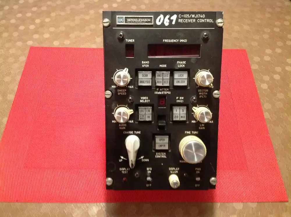 Watkins+Johnson Receiver Control / Steuergeräte-Empfänger WJ 1740 Typ C105 Sichere Zahlung
