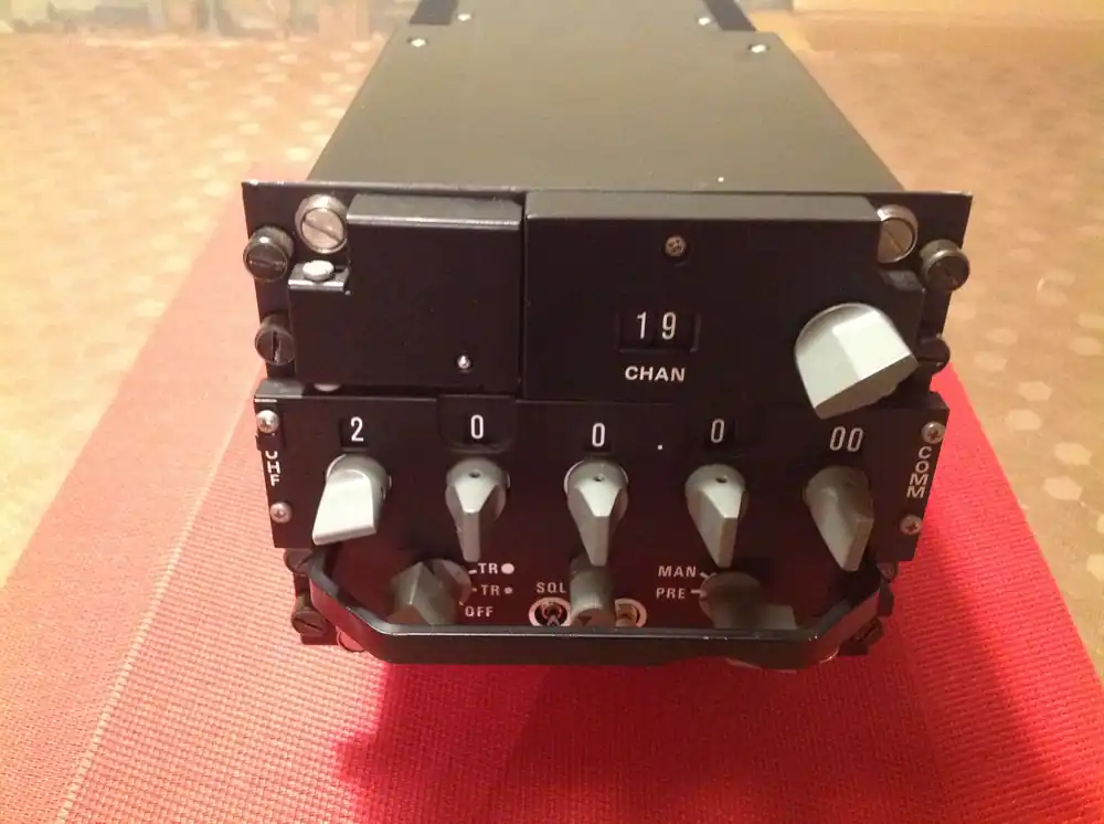 Neu Rohde & Schwarz UHF-Sende-Empfangsgerät Typ XD 613 P1