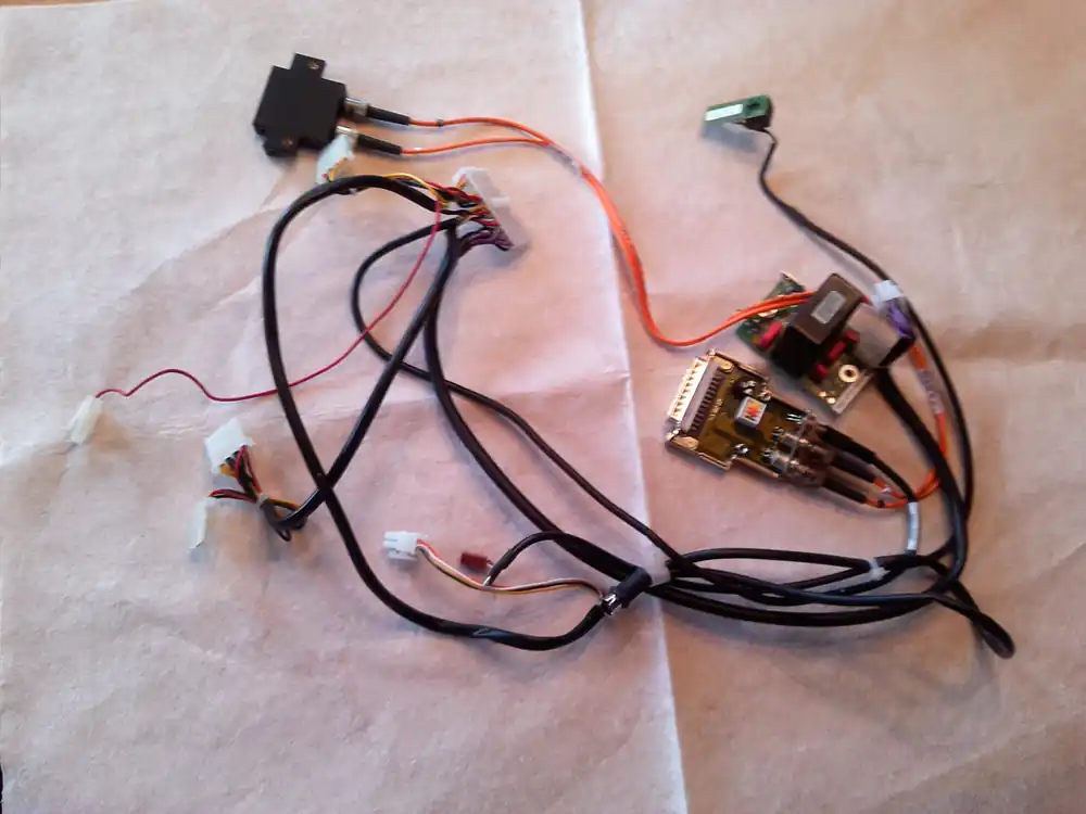 Versand Am Gleichen Tag Computerkabelbaum 2G-2148A-01 REV.A04 mit mehreren verschiedenen Anschlüssen