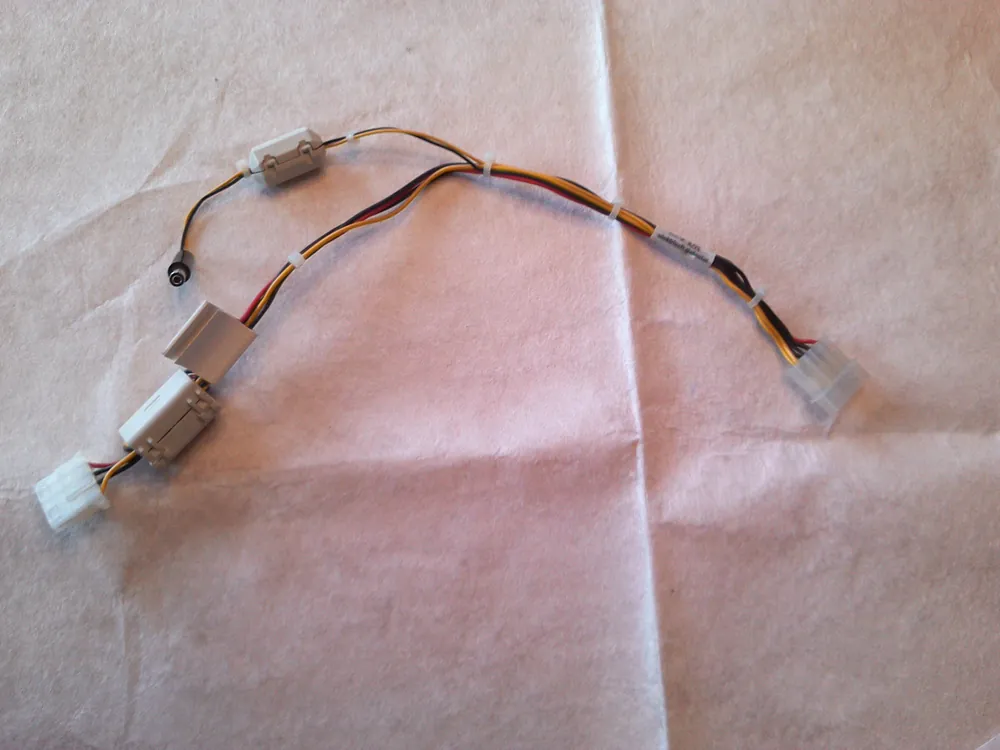 Must-Have Computerkabel 2G-KY114-A01 REV.A03 mit 2 x 4-Pol.Anschluß