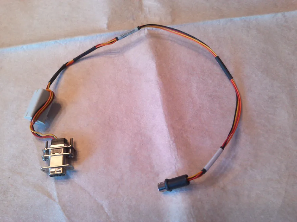 Computerkabel 2G-KY106-01 REV.A04 mit 1 x 9-Pol.Stecker und 1 x 6-Pol.Maus Anschluß Sale