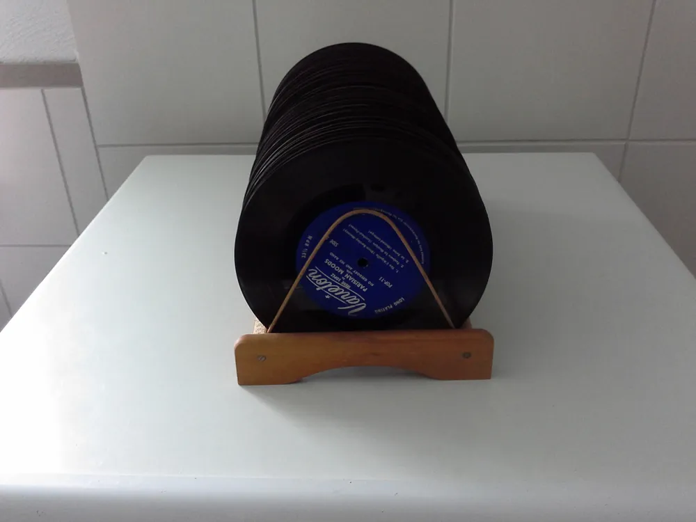 Jetzt Kaufen Holzständer mit 50 Singles gemischt