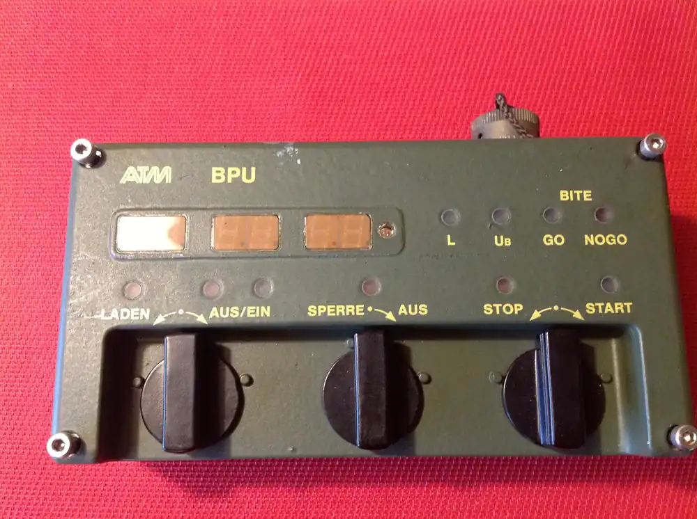 Militärischer Rechner ATM Typ MR 8020 Rechner Falke Eingabe-Konsole / Bedienteil Typ BPU Sonderangebot