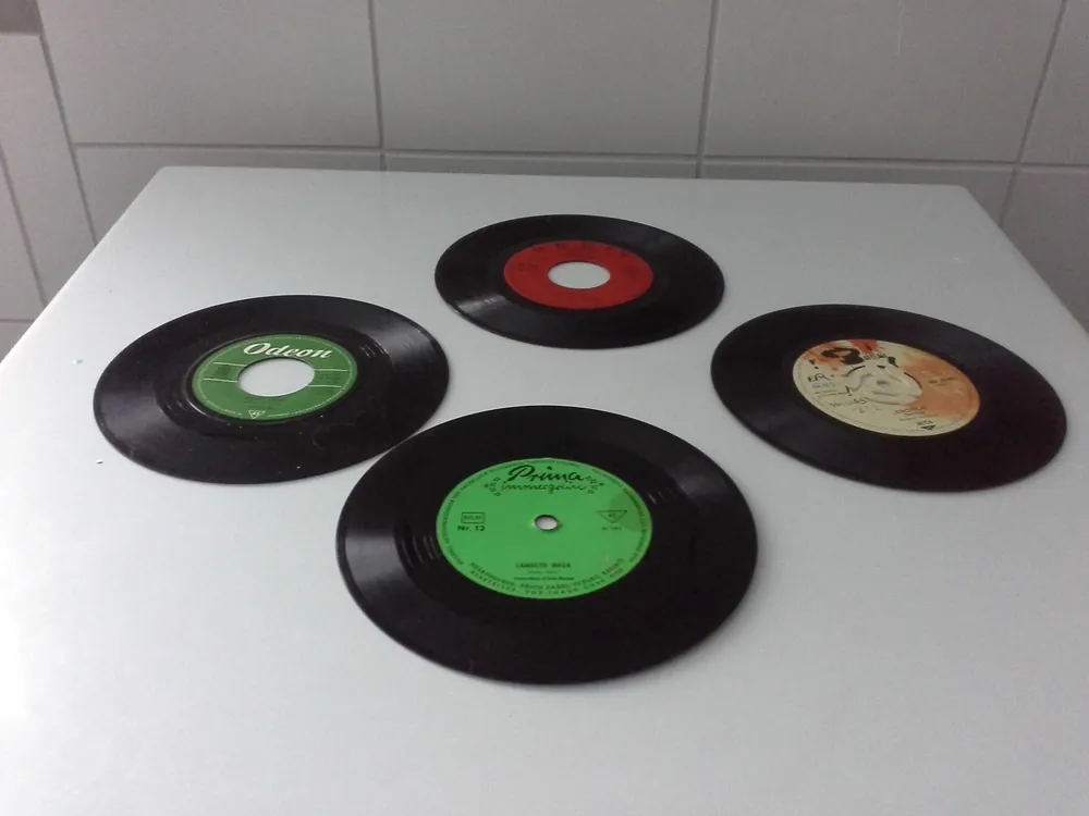 4 Singles ohne Hüllen gemischt Billig