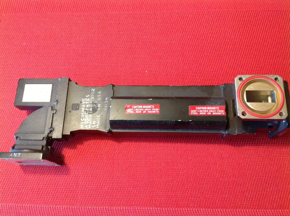 Microwave Associates MA8H140 Hohlleiter-Circulator Angebot