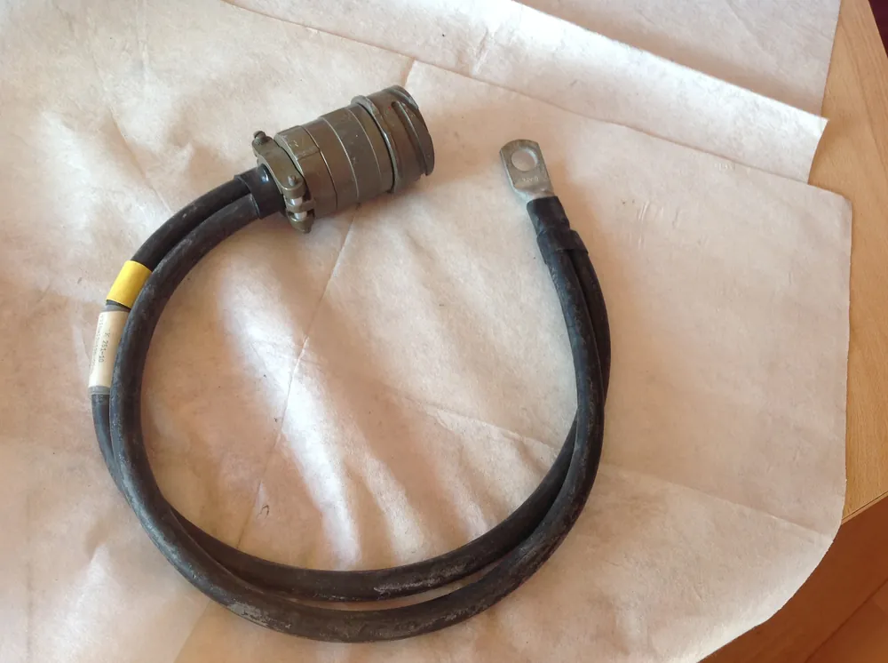 Stromversorgungskabel mit 1 x Nato-Stecker 4-Pol.(W) und 1 x Ringöse M17 - Länge 0,70m Neu Im Sortiment