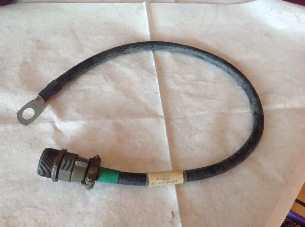 Stromversorgungskabel mit 1 x Nato-Stecker 1-Pol.(M) und 1 x Ringöse M17 – Länge 0,70m Geprüft